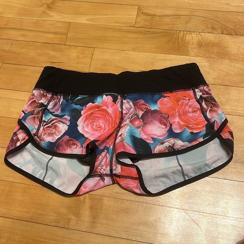 Lululemon speed up shorts, size 8, Rose print